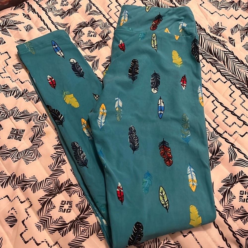 Lularoe Feathers Print Leggings Size Onesize - image 1